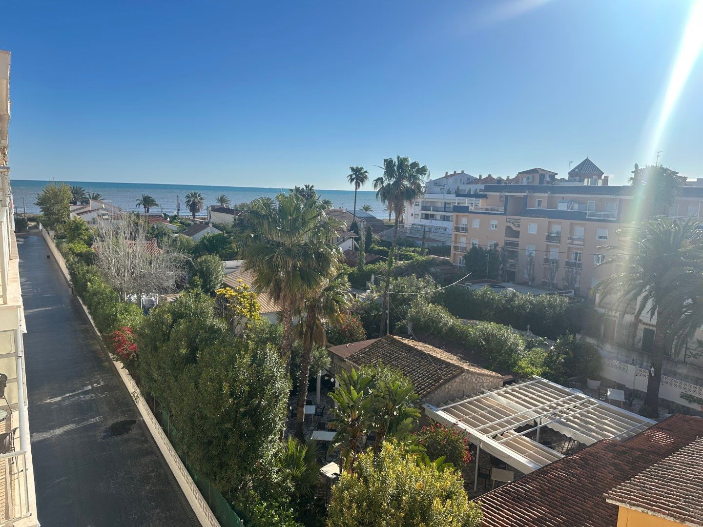 A004 - Apartment on the beachfront with sea views in Denia.