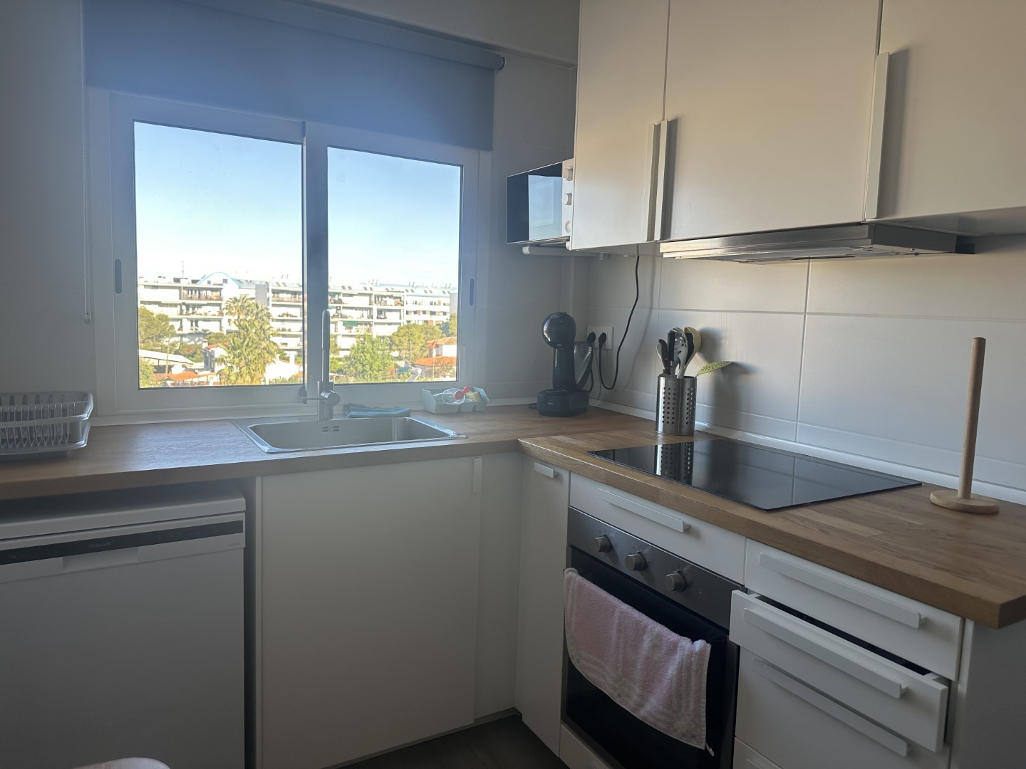 A004 - Apartment on the beachfront with sea views in Denia.