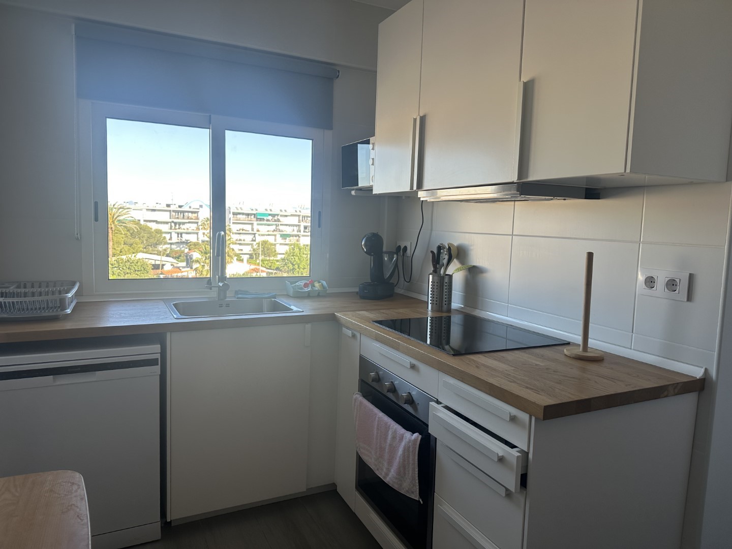 A004 - Apartment on the beachfront with sea views in Denia.