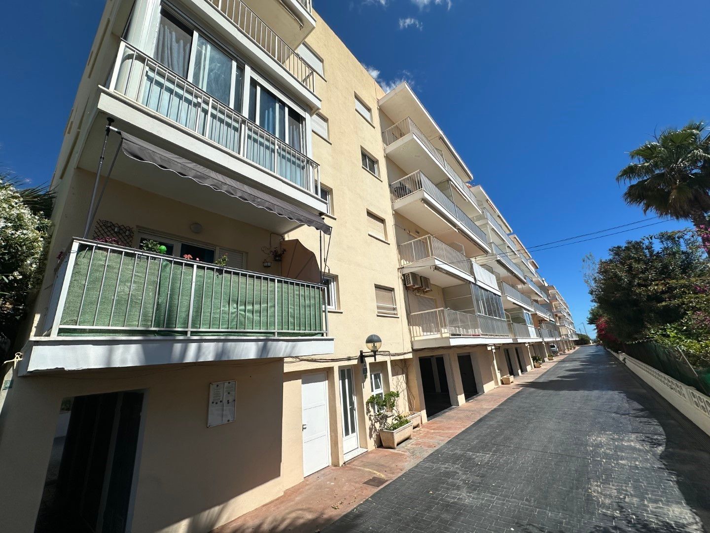 A004 - Apartment on the beachfront with sea views in Denia.