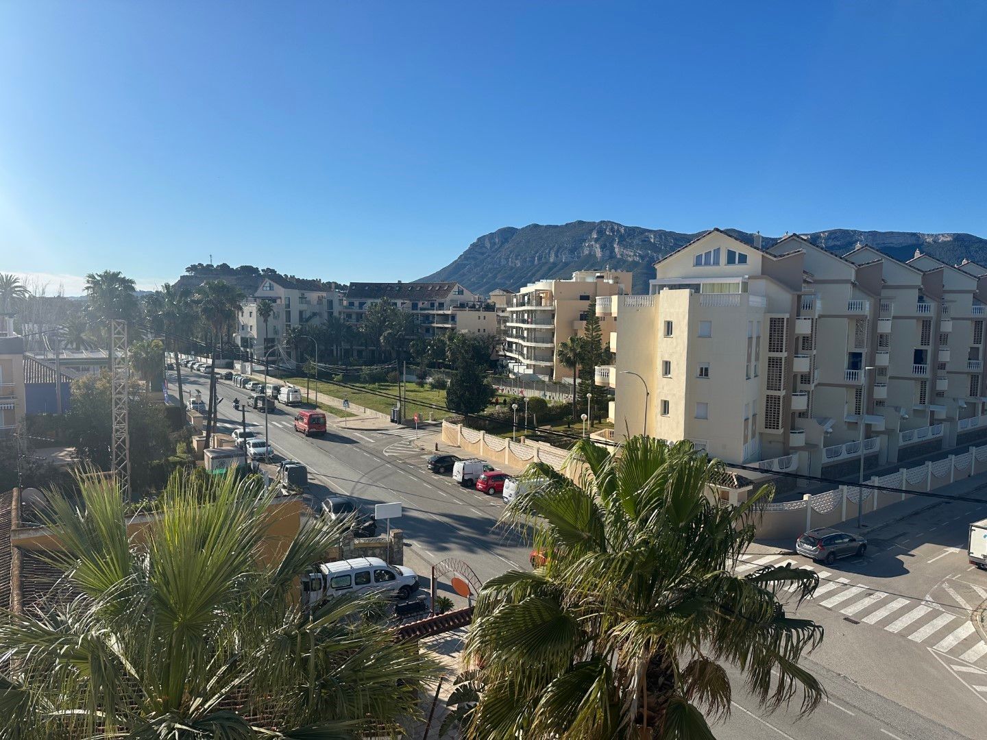 A004 - Apartment on the beachfront with sea views in Denia.