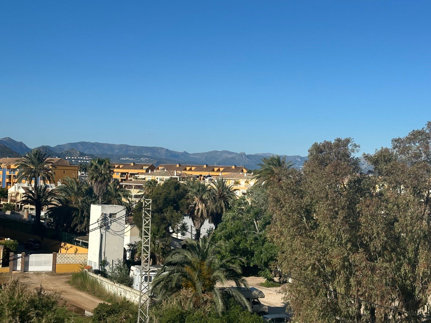 A004 - Apartment on the beachfront with sea views in Denia.
