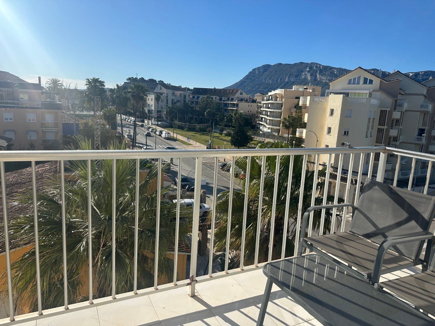 A004 - Apartment on the beachfront with sea views in Denia.