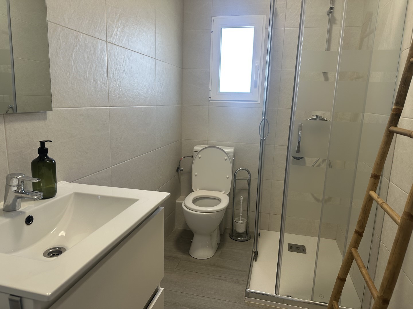 A004 - Apartment on the beachfront with sea views in Denia.