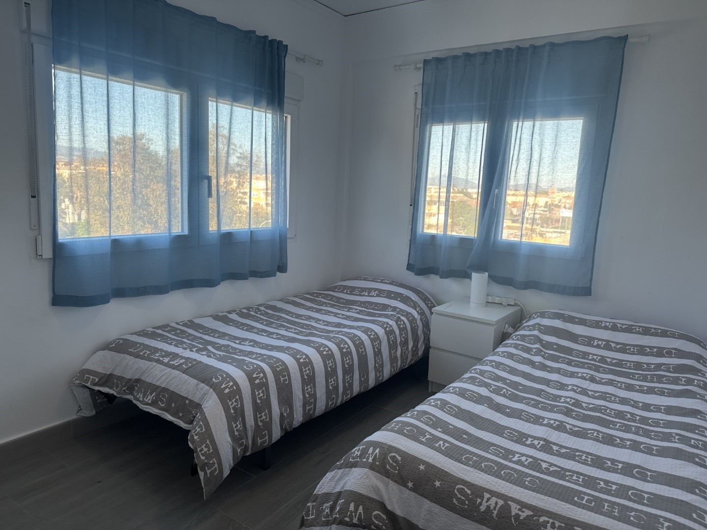 A004 - Apartment on the beachfront with sea views in Denia.