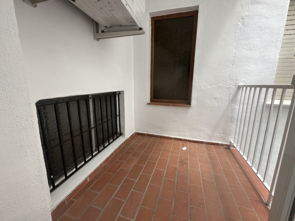 Completely renovated town flat for sale in the center of Denia.