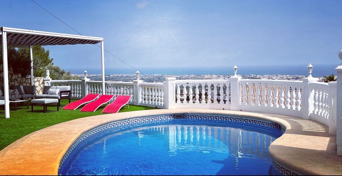 Villa zum Verkauf auf dem Berg Montgó mit spektakulärem Meerblick.