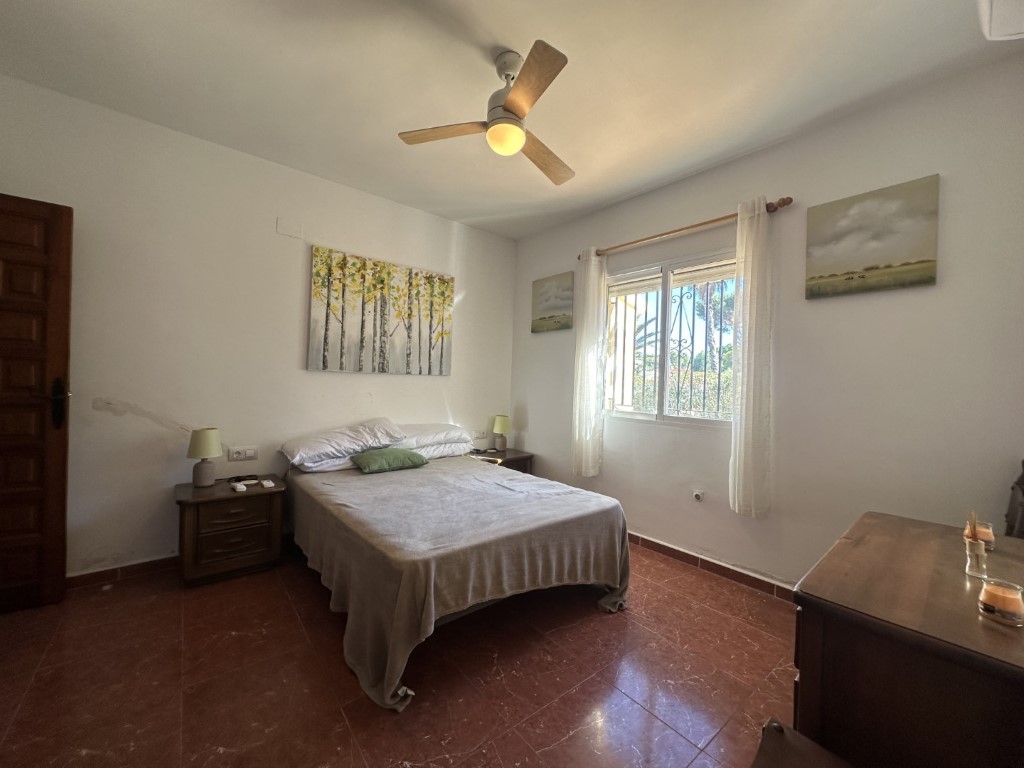 Chalet de 3 dormitorios en venta con vistas al Montgó.
