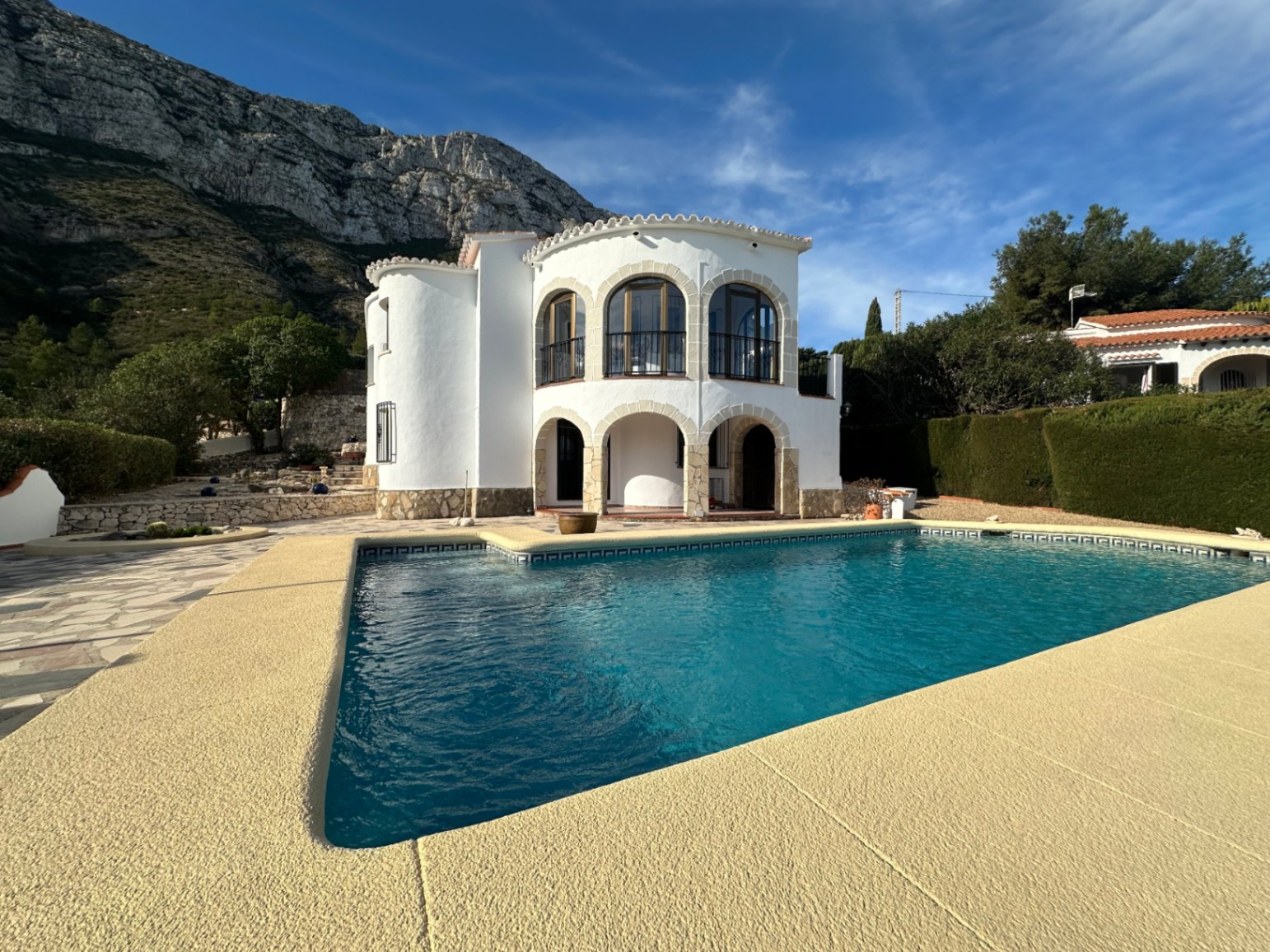 Villa à vendre à Denia avec vue sur la mer et piscine