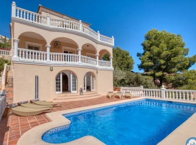 Villa in Denia for sale with sea and mountain views