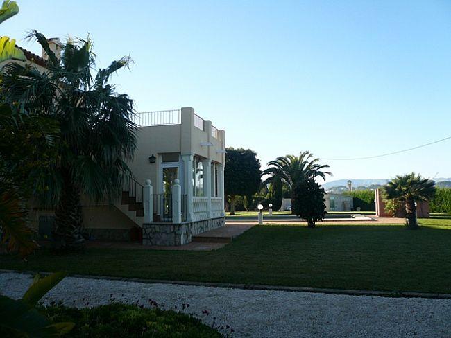 Villa zum verkauf mit großem Grundstück in Las Marinas Denia