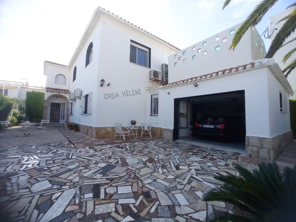 Villas in Els Poblets Villa for sale in els Poblets near the beach