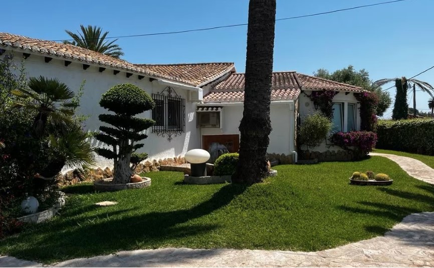 Villa for sale in La Xara, Denia
