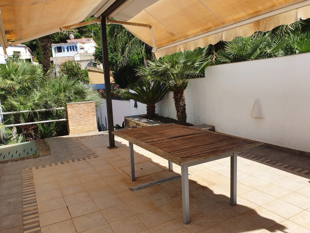 Modern and renovated villa for sale in Denia with sea views